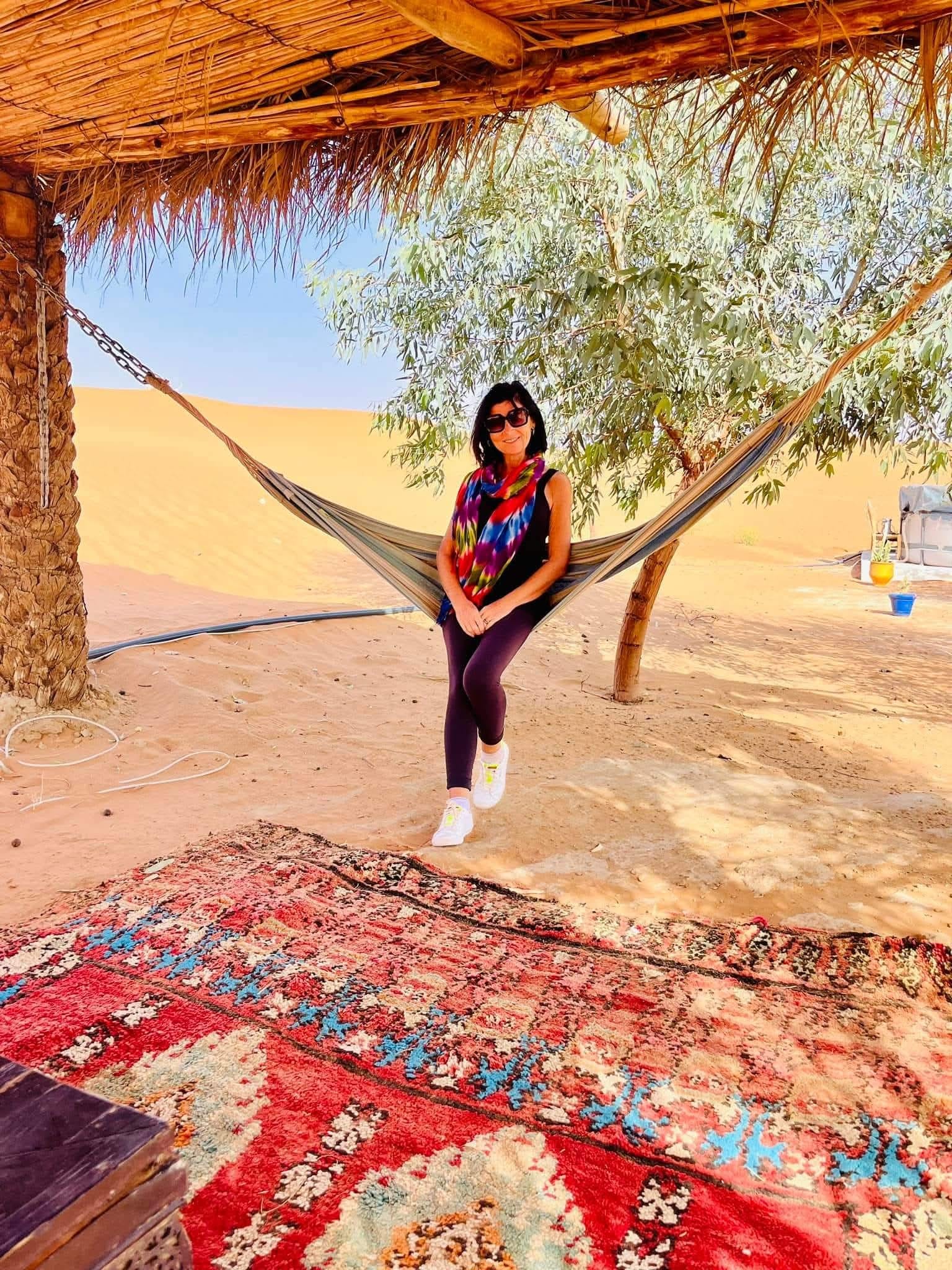 Between Desert Sands and Shadows of the Soul: The Art of Repose in a Moving World