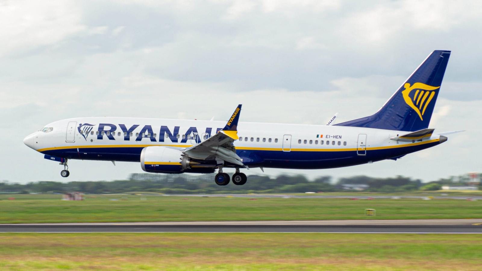 Ryanair’s Summer 2027 Expansion: 11 New UK-Linked Routes but France Ge