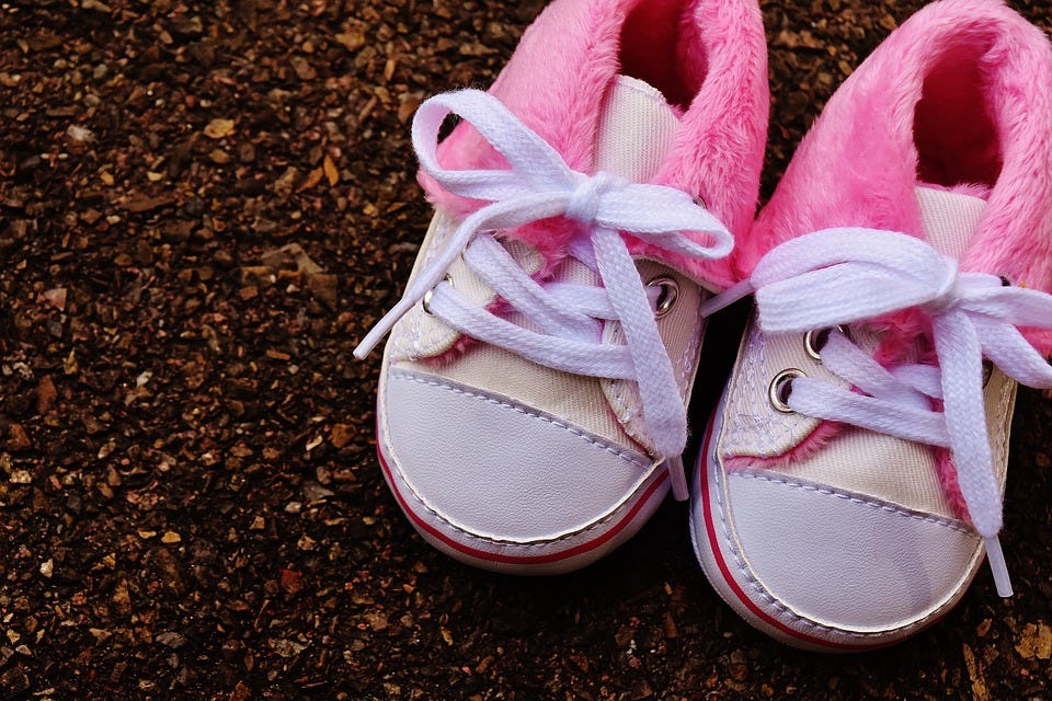 There’s a physics trick to keep your shoes from coming untied