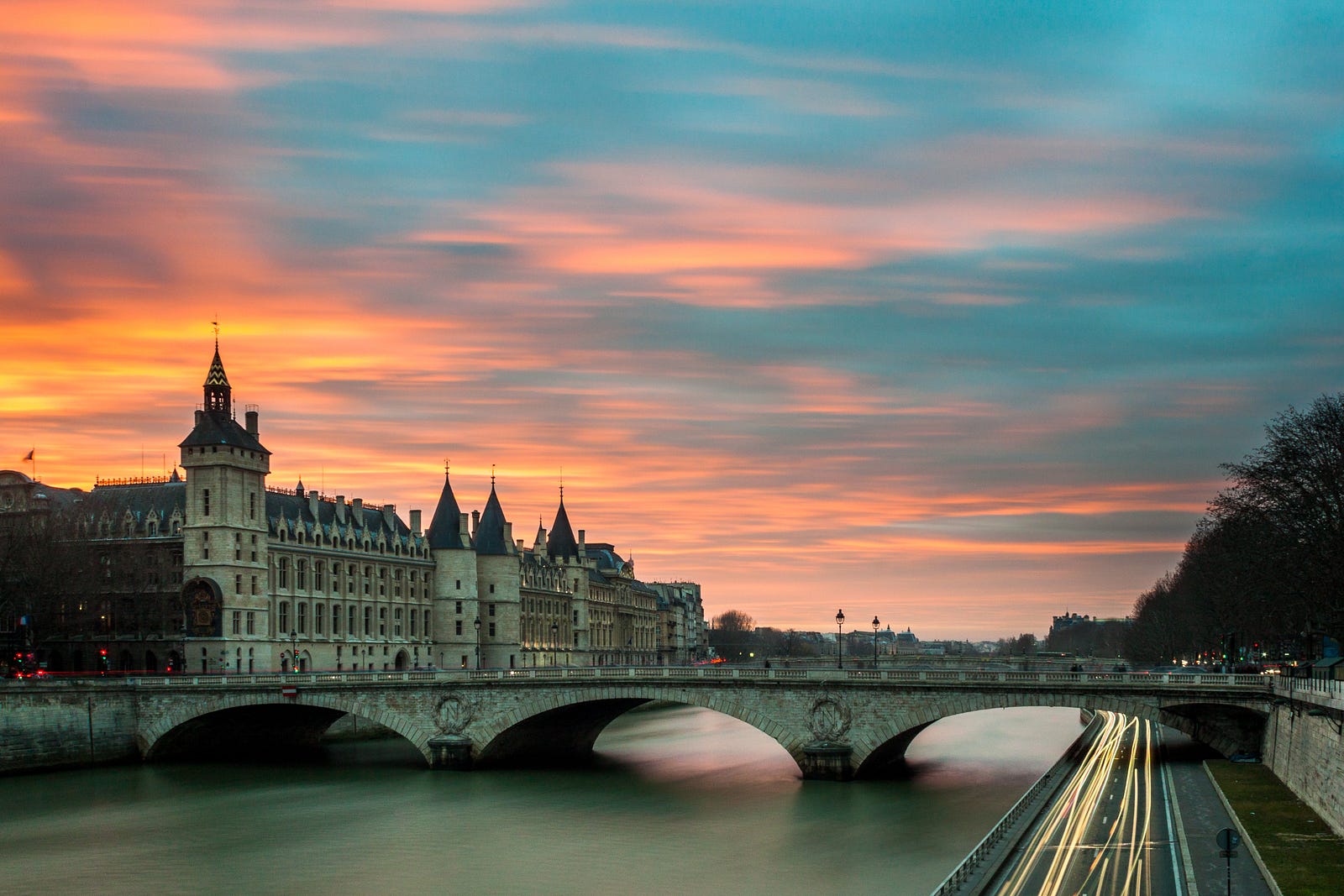 Sunset on a parisian river, with a traditional bridge in the mid-ground. The famous “French Paradox” highlights the seemingly contradictory relationship between the French diet, rich in wine, and a relatively low incidence of cardiovascular diseases. Photo by Bruno Abatti on Unsplash