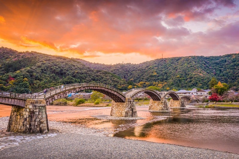 Iwakuni’s iconic Kintai Birdge during the golden hour before sunset.