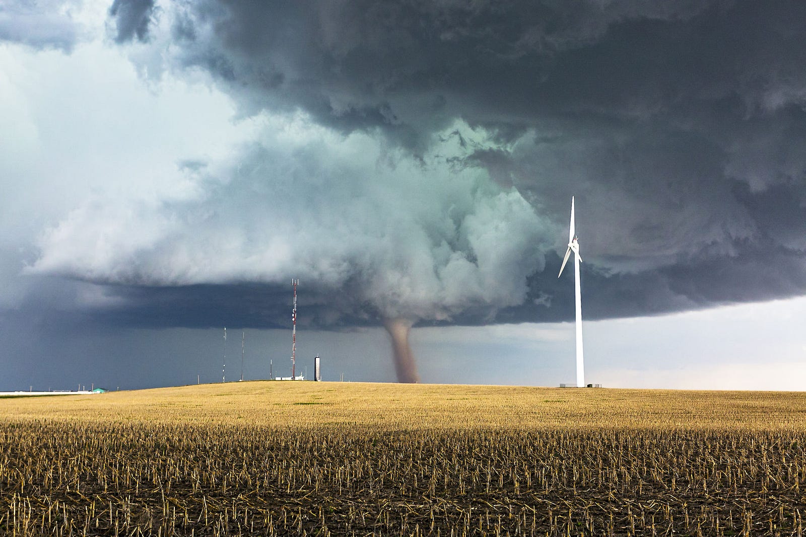 12 Shocking (But Beautiful) Photos of Tornadoes and Supercells