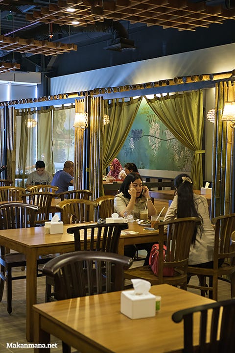  Lesehan  Bambu  Indonesian Food Plaza Medan Fair Makanmana