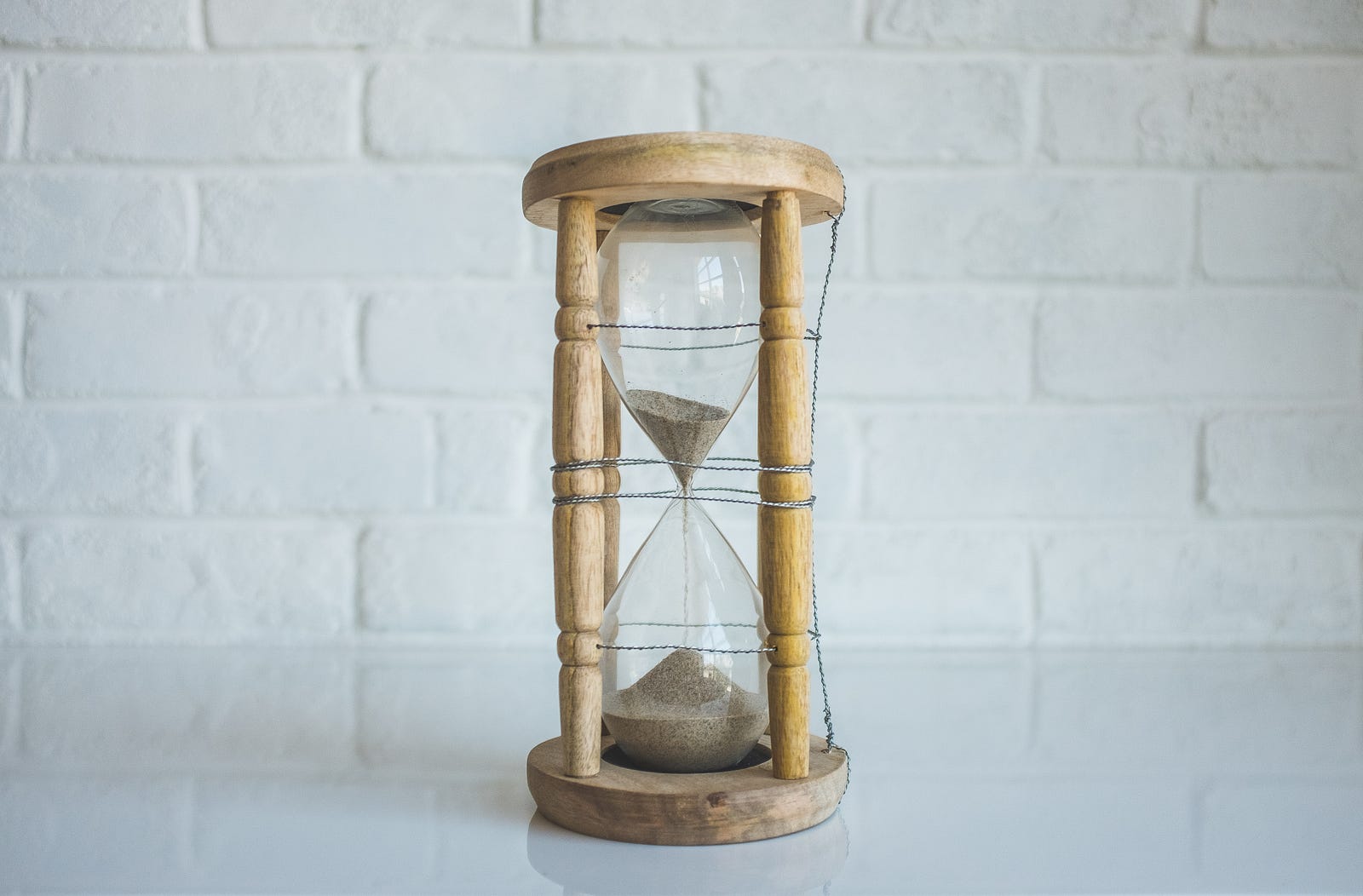 Physical focus timer in an hourglass shape to help you set up Pomodoro or similar timers.