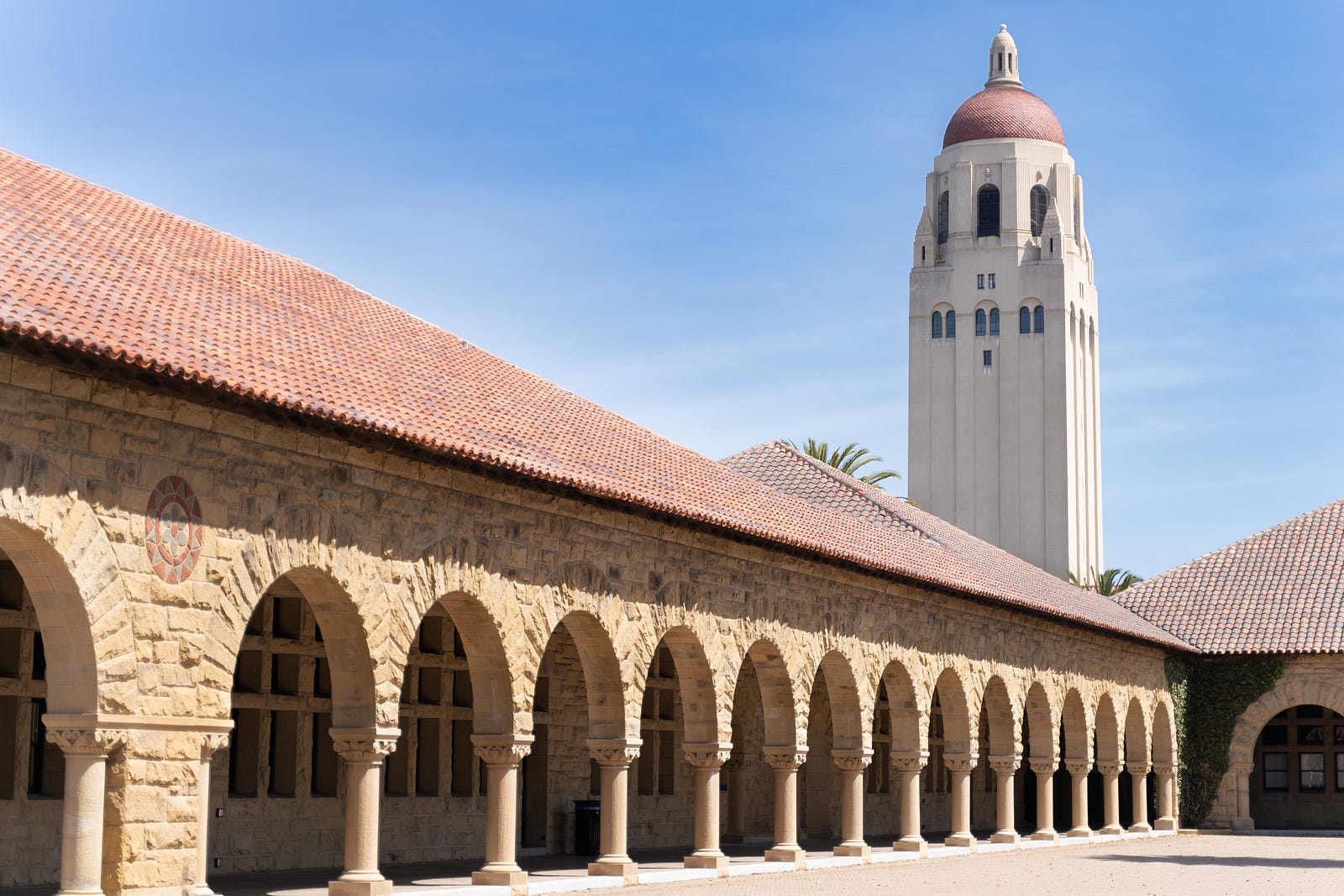 A view of a courtyard at Stanford University, with Hoover Tower looming on the right side. Stanford Medicine researchers discovered that the anterior cingulate cortex receives information from the body and decides how to feel based on these signals. In three out of four subjects with depression, the typical activity flow was reversed: The anterior cingulate cortex sent signals to the anterior insula.