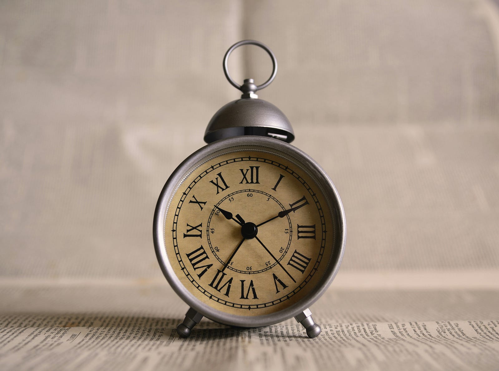 An old-fashioned alarm clock, with a bell atop it. For most people, the best time to take a nap is either just before or during the post-lunch dip. The post-lunch dip is the period of decreased alertness and productivity often experienced after a midday meal.