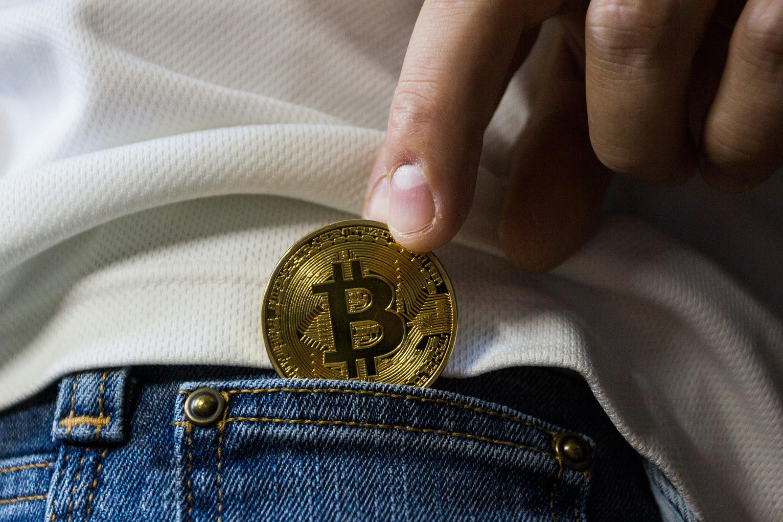 Why First-Time Investors Treat Bitcoin Differently From Traditional Assets
