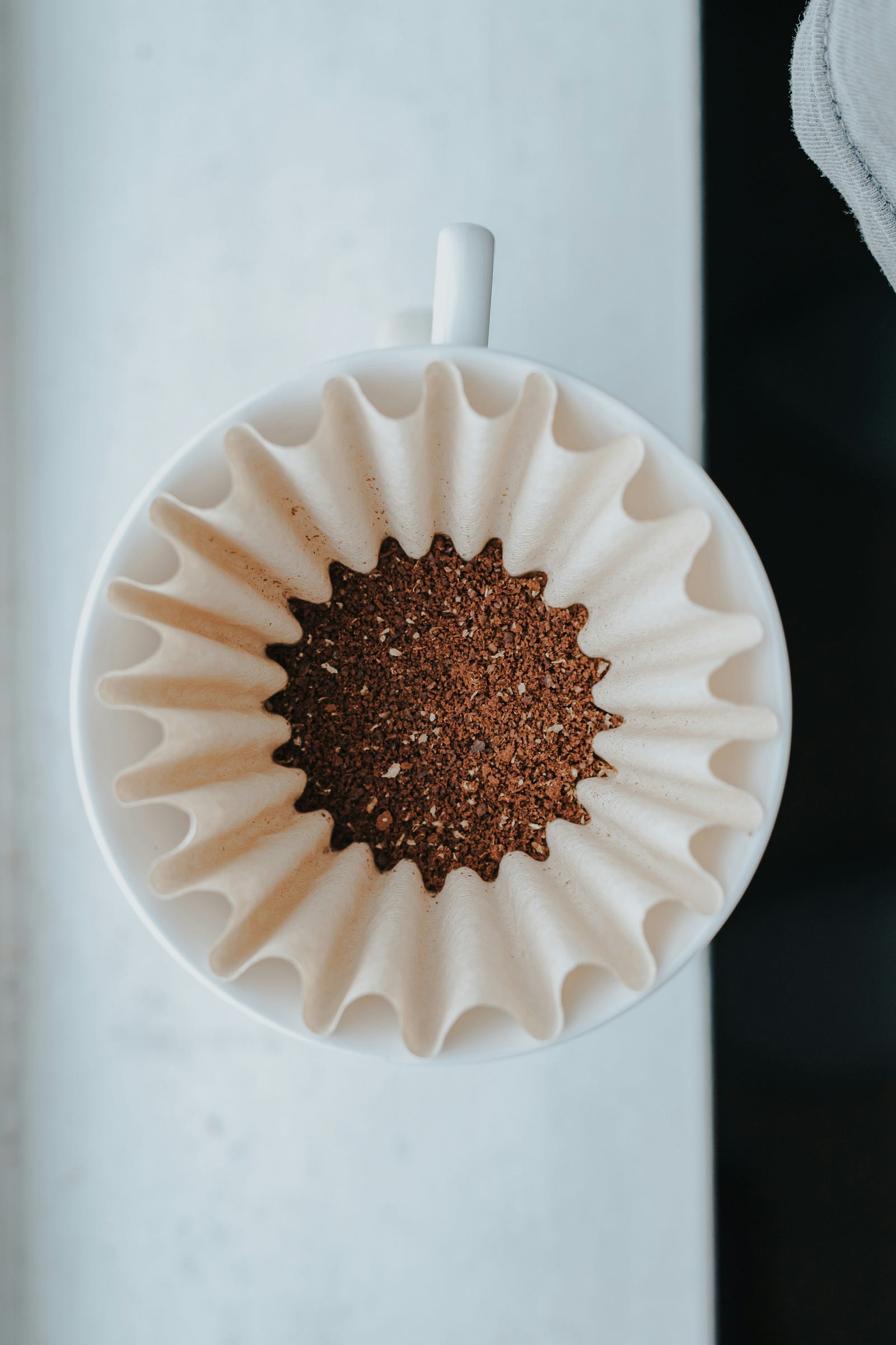 A coffee filter, as seen from above. Boiling water and then passing the fluid through a coffee filter can remove up to 90 percent of microplastics.