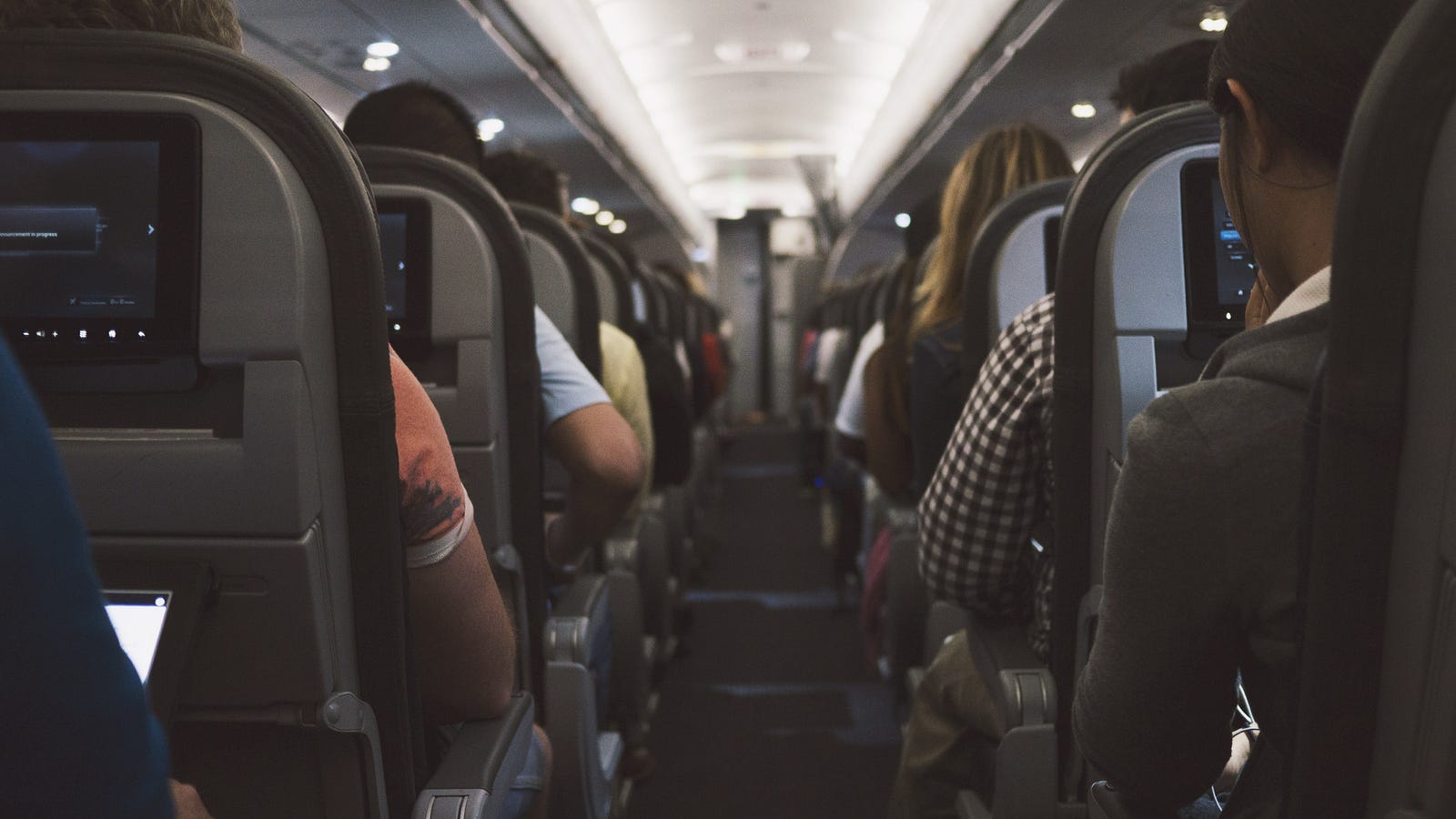 Long Haul Flight Tips: Airplane cabin
