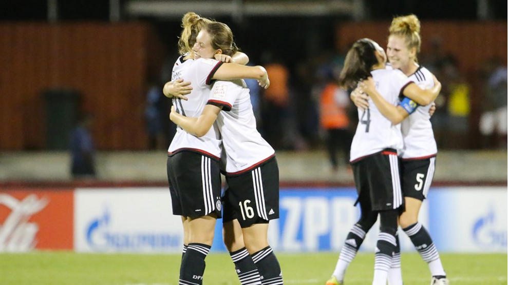 Jana Feldkamp y Doerthe Hoppius celebran el pase a cuartos.