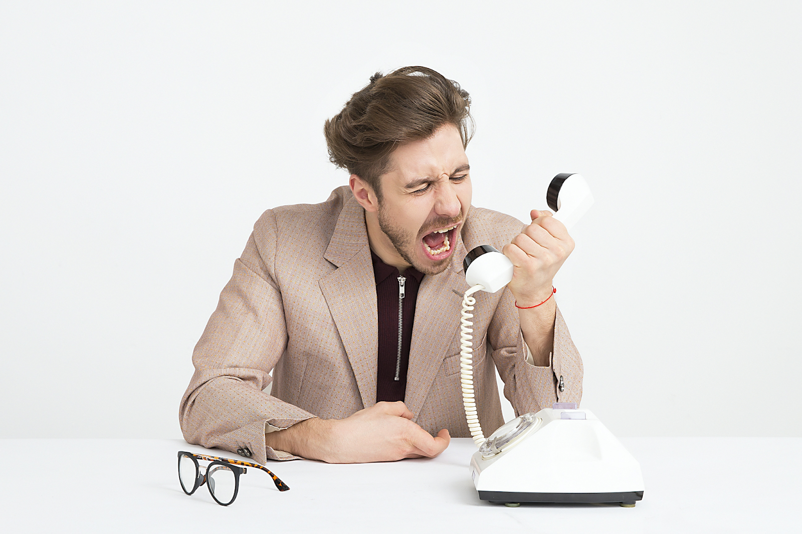 angry employee on phone employee turnover rate