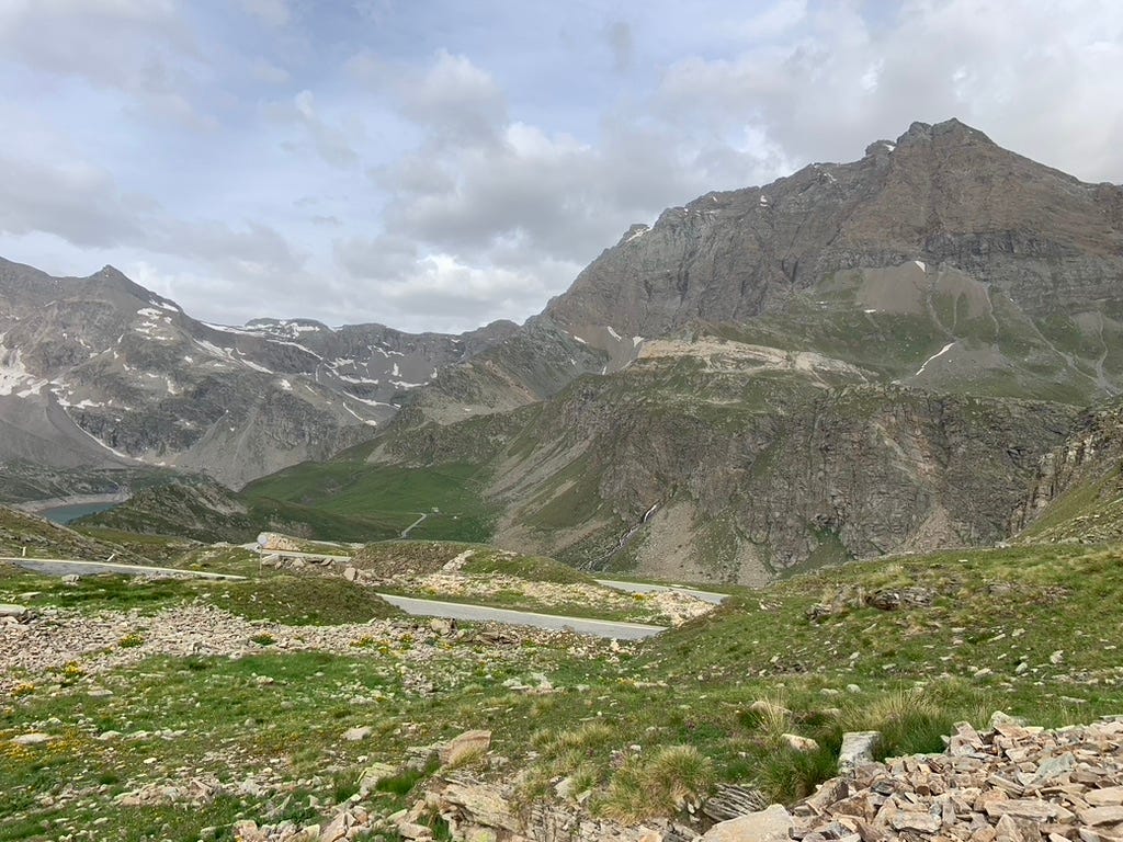 The Widows of the Frontier: the Engravings (2) Near the pass and along the mule tracks leading up from Ceresole Reale, it is still possible to identify the ruins of the former barracks and stone military posts, — and the engravings