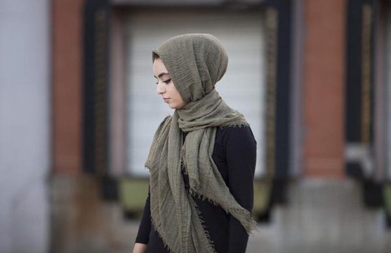  Perpaduan  Warna  Baju Hijau Muda Dengan Hijab Galeri 