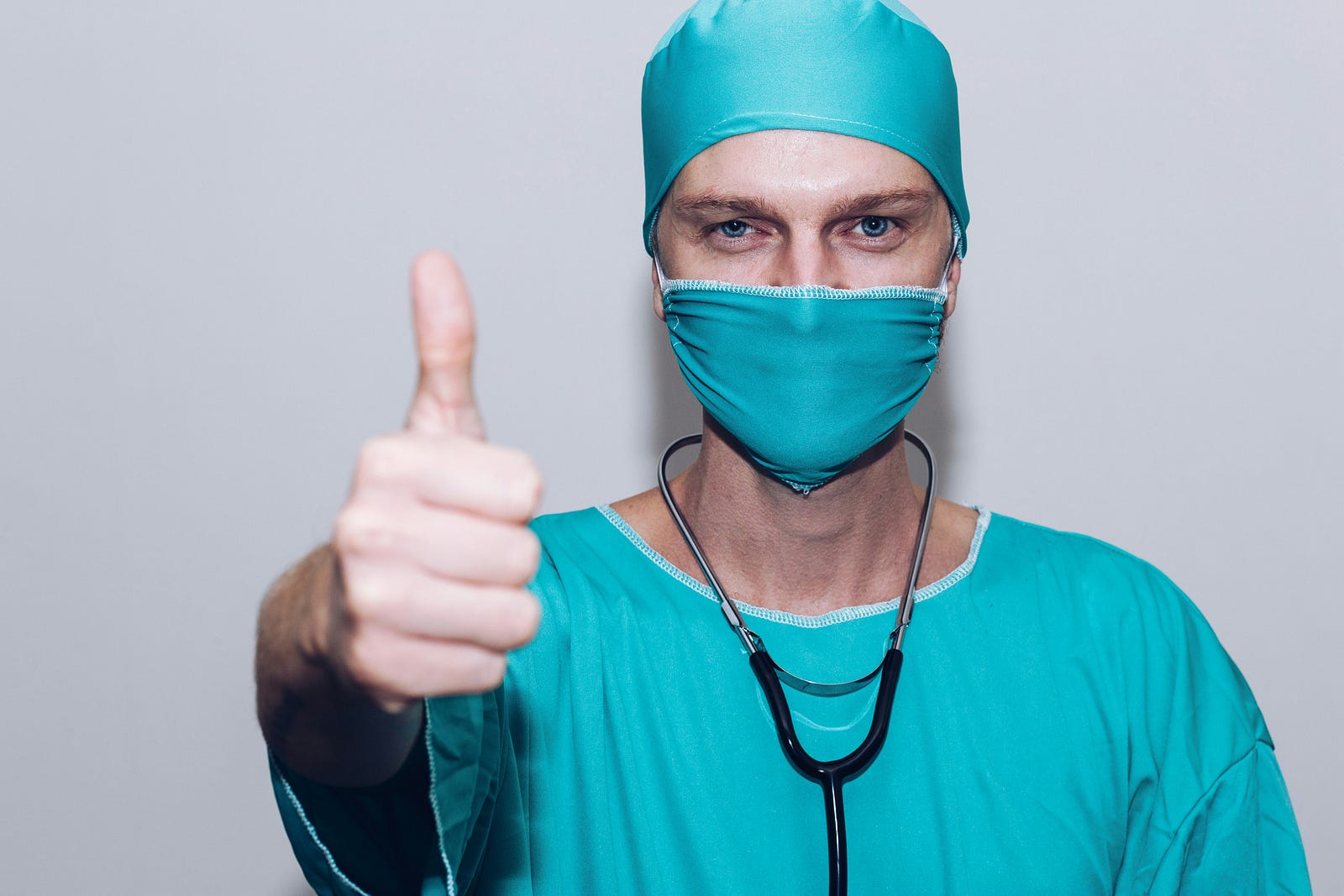 A surgeon gives a thumb’s up.