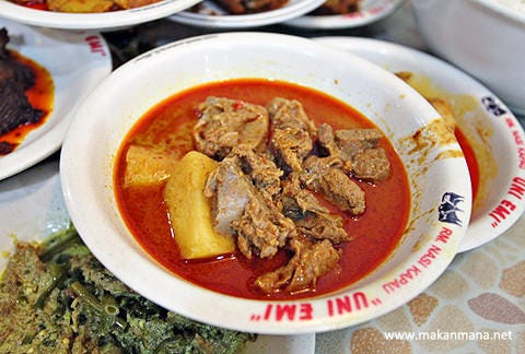 Sedapnya makanan khas minang Uni Emi – Bobby Wongso – Medium