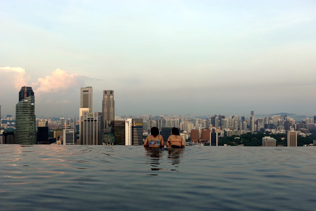 World famous selfie pool over Singapore – Лёва Ерѕнтеуп – Medium