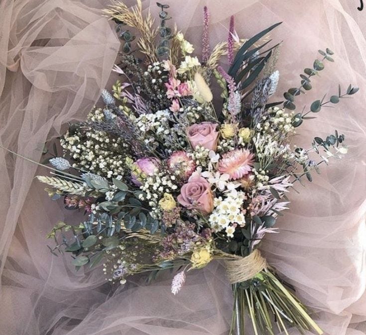 The Bride's Guide to Dried Baby's Breath: A Timeless Elegance in Wedding Decor