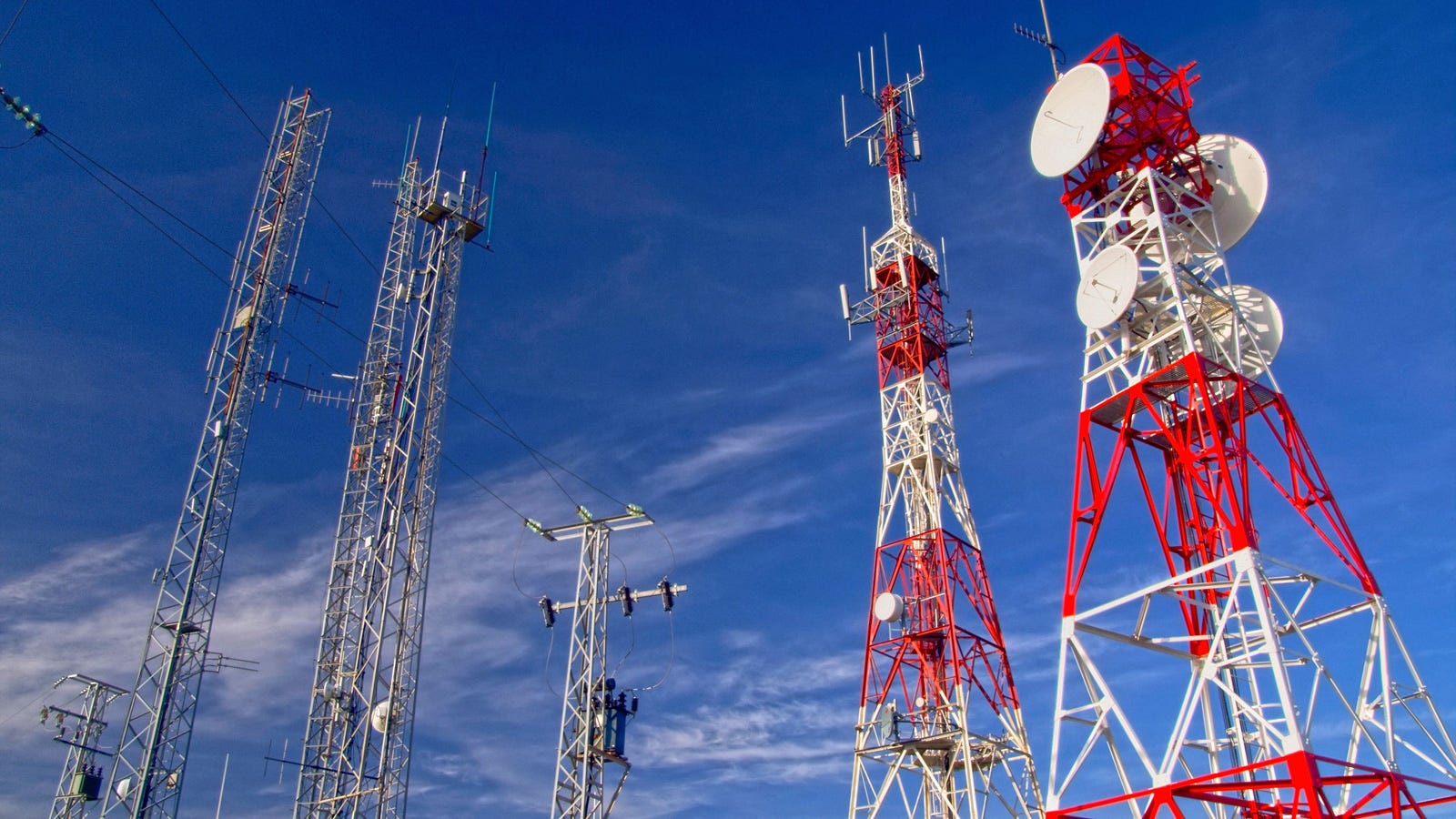 5G and Cybersecurity: Navigating New Risks in the Age of Hyperconnectivity
