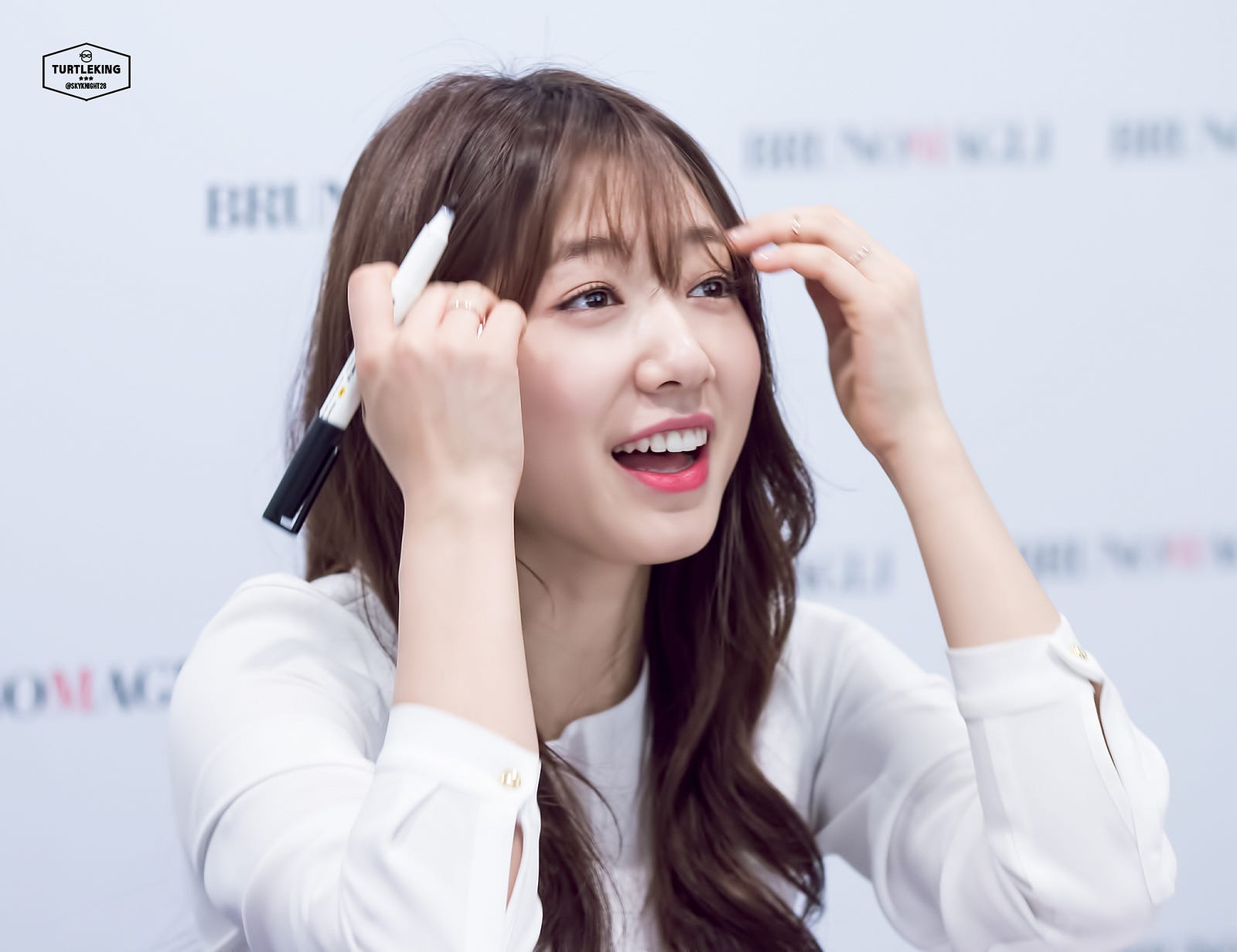 See Through Bangs Tren Poni Asal Korea Yang Mendunia