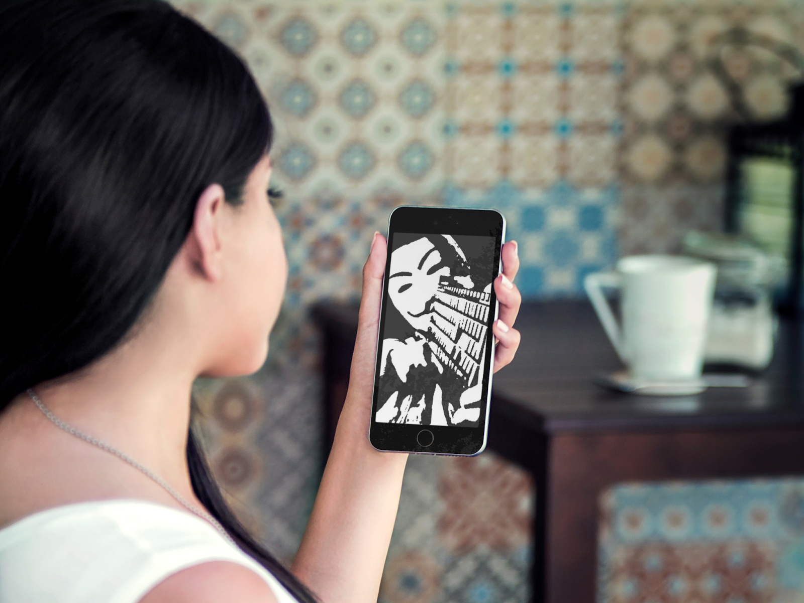 Hire a Hacker: Stop Using Random Phone Chargers, They Could Mean The End of Your Privacy