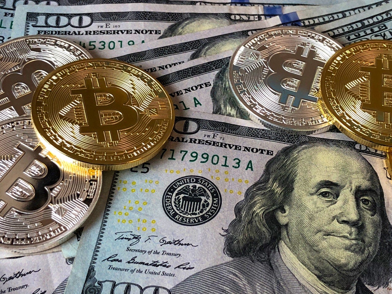 The Similarities And Differences Between Bitcoin Forex Trading Cryptocurrencies Have Come A Long Way From Dark Corridors Of The Internet To Limelight Global Attention It Took Them While Take Off