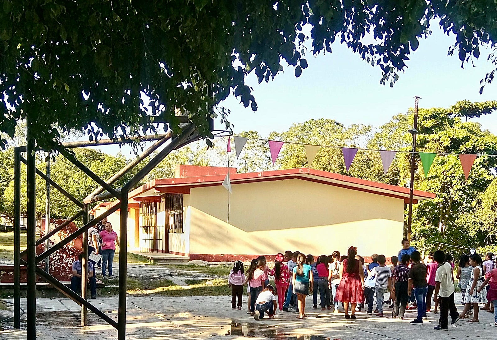 Students outside the Guadalupe Victoria school building.
