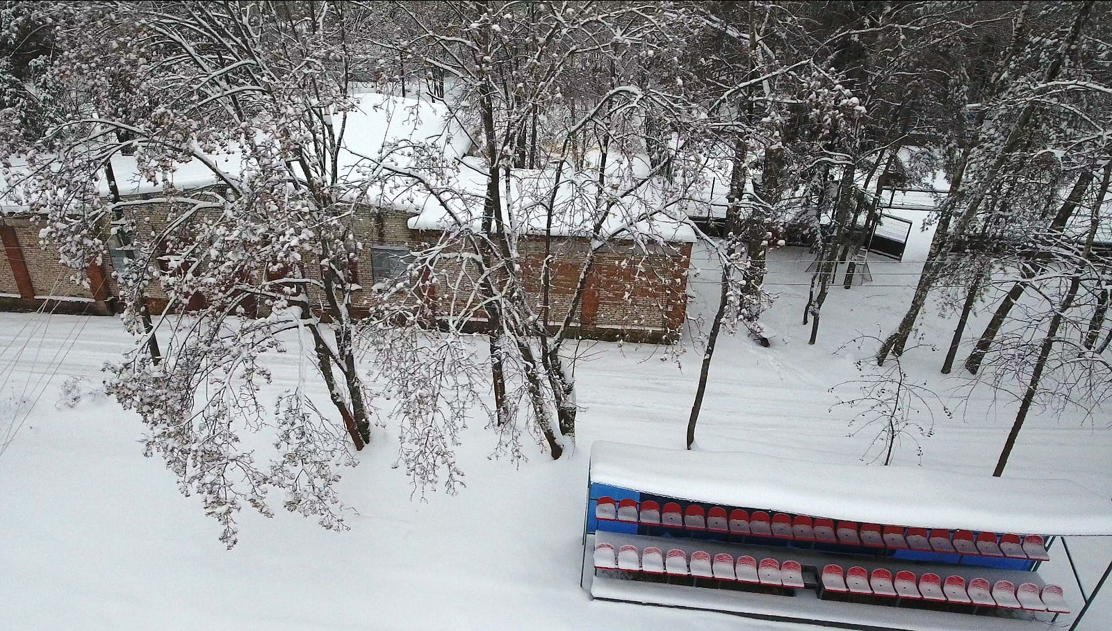 Возле спорткомплекса в подмосковном Одинцово застрелен бизнесмен Возле спорткомплекса в подмосковном Одинцово застрелен бизнесмен