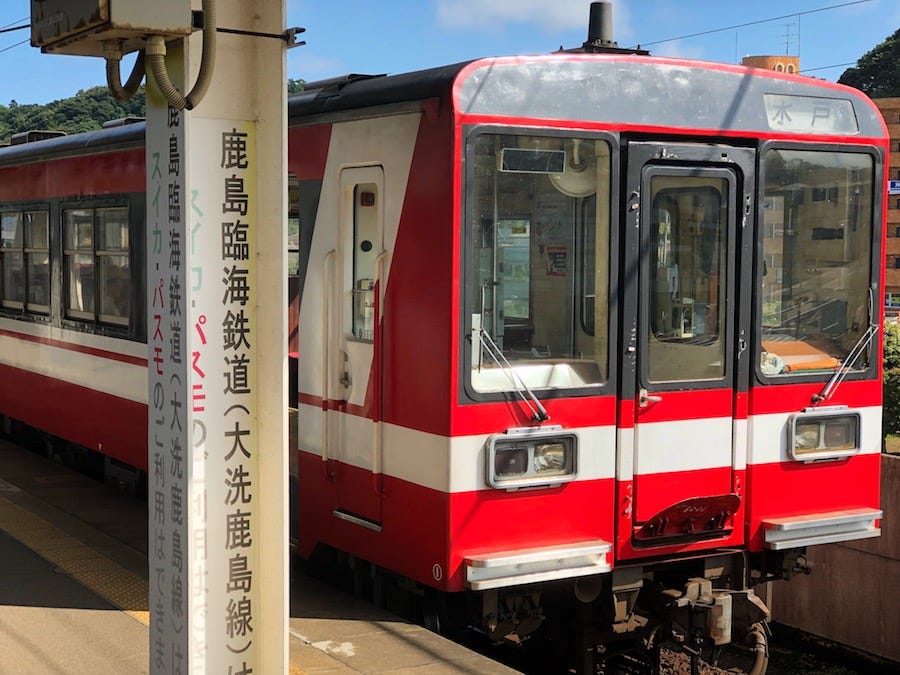 A Kashima Rinkai Railway train at Kashima Jingu Station in Ibaraki Prefecture