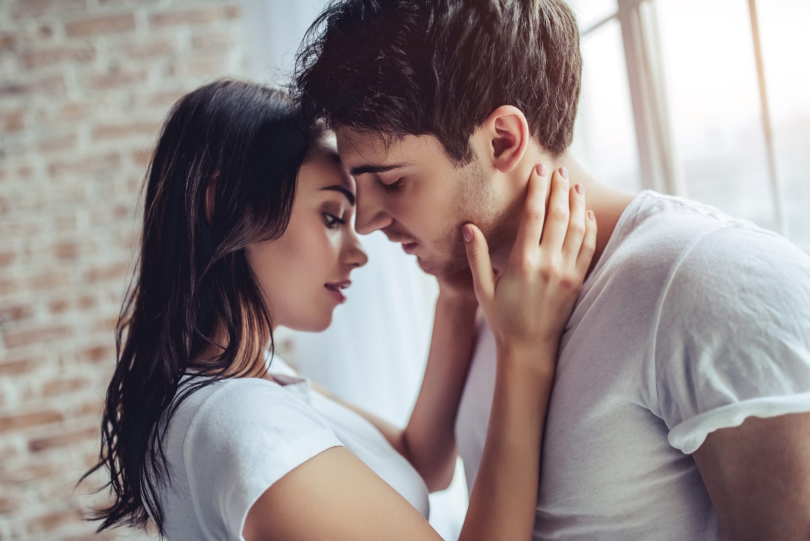 How to attract the attention of men and awaken his emotions How to attract the attention of men and awaken his emotions