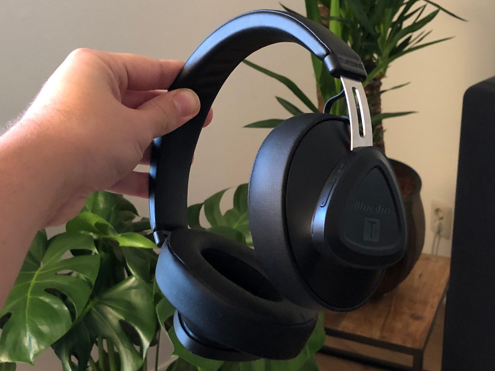 The best wireless Bluetooth headphones under 50 dollar