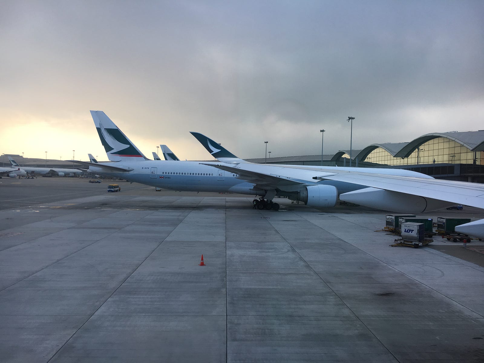 飛行體驗 Cathay Pacific Economy 國泰航空經濟艙/ CX474 HKG~TPE 香港~台北