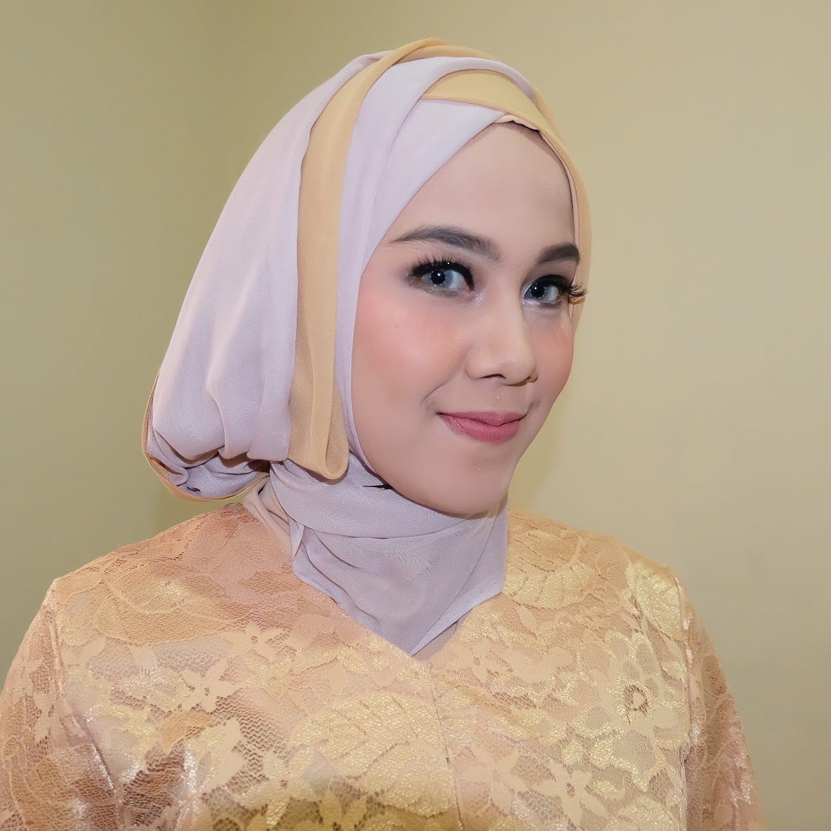  Make  Up  Wisuda  Yang  Bagus  Di Depok O858 8493 3463 Tempat 