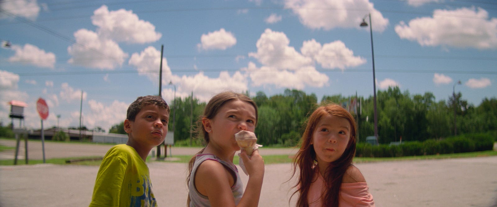 image trois enfants tirée du film The Florida Project