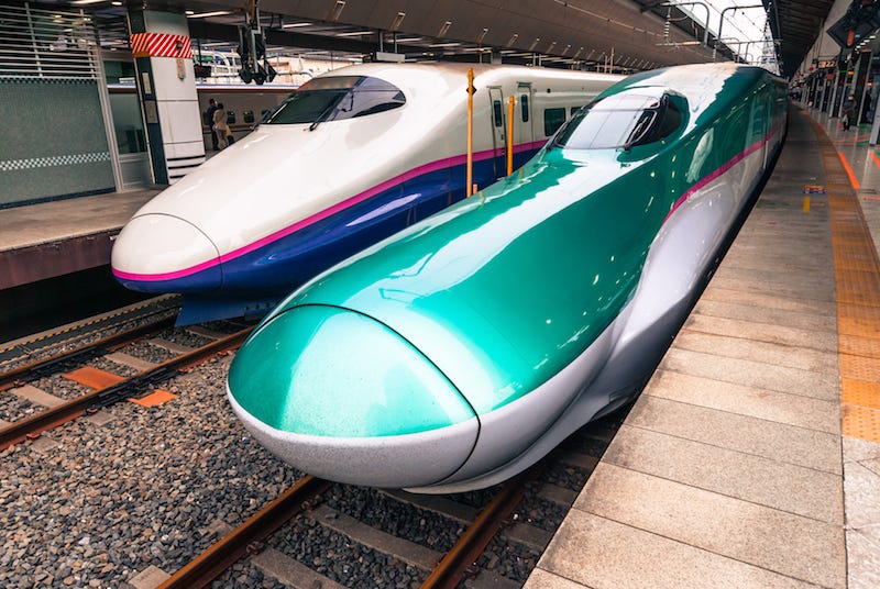 A tourists using his JR Rail Pass awaits his bullet train’s departure