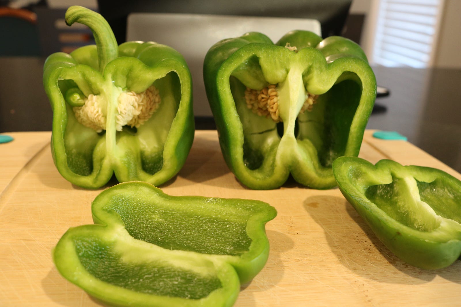 how-to-cut-a-bell-pepper-and-its-anatomy-jeremysdtour-medium