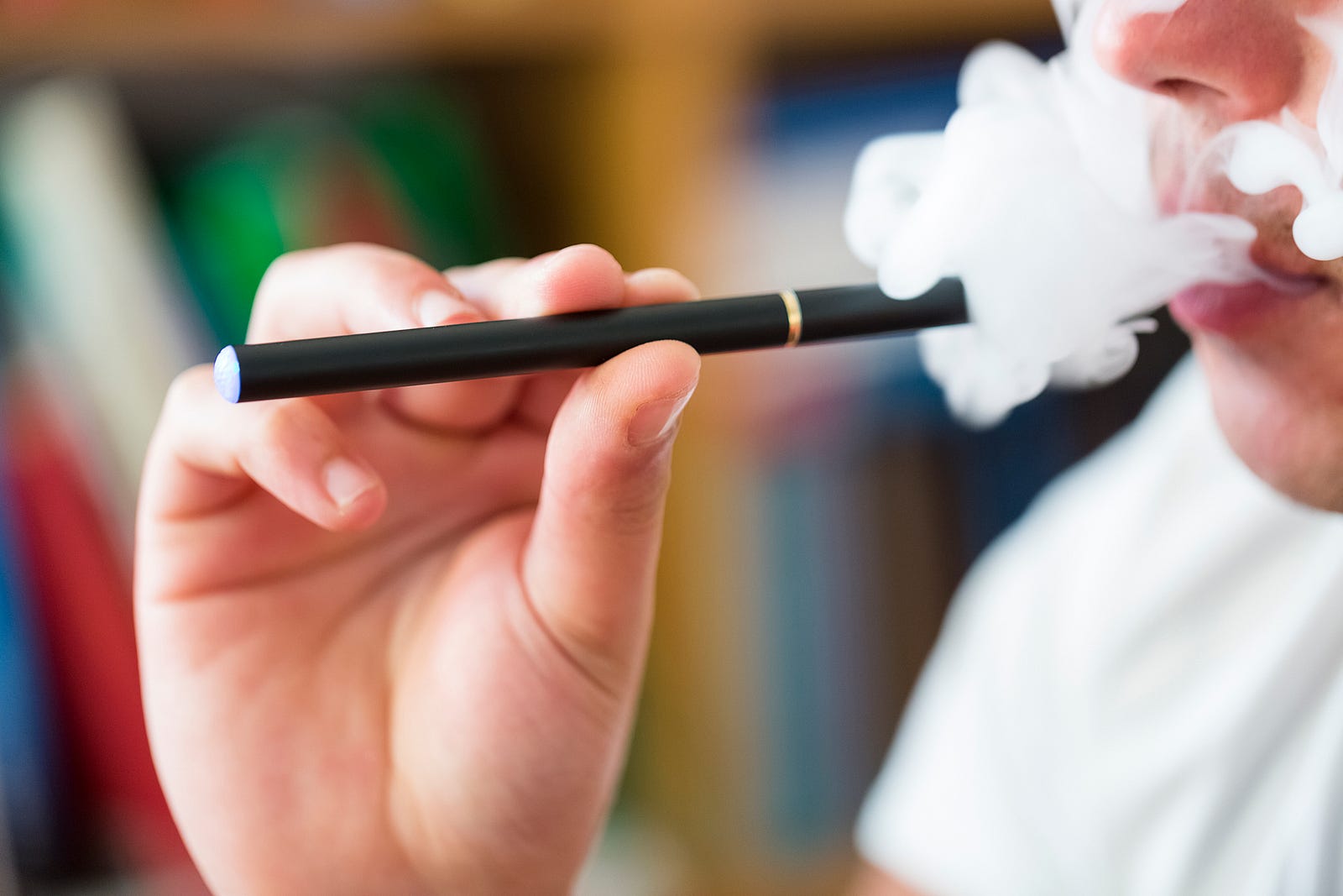 Why are electronic cigarettes harmful, or should electronic cigarettes be considered a safe alternative to smoking Why are electronic cigarettes harmful, or should electronic cigarettes be considered a safe alternative to smoking