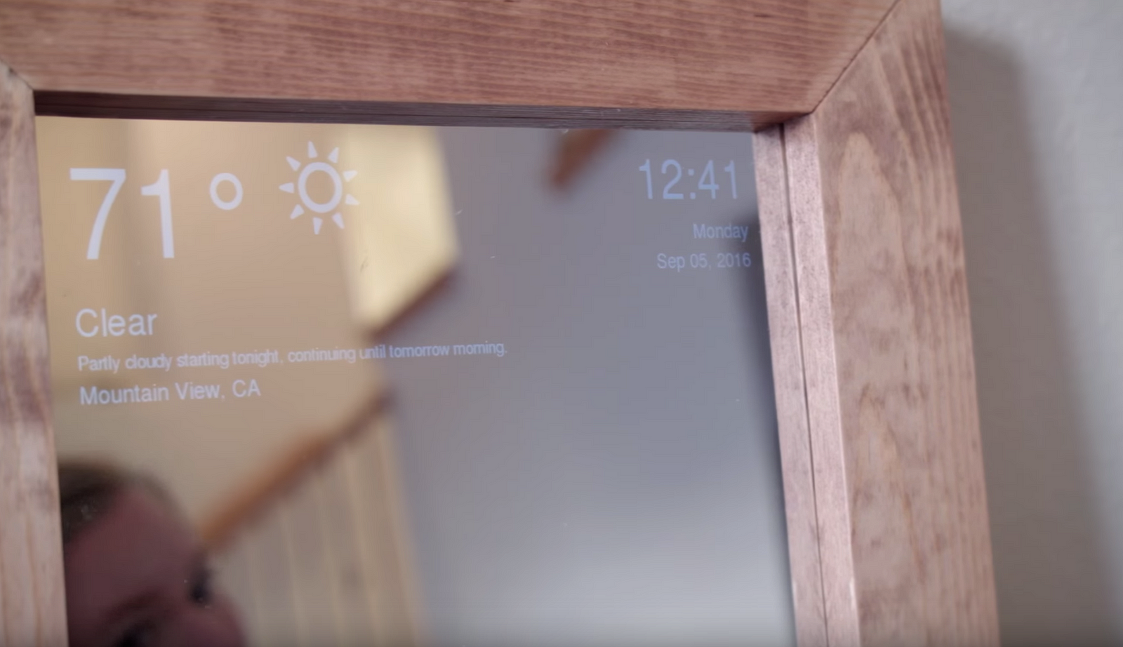 A Raspberry Pi Powered Smart Mirror For Your Morning Routine 2569