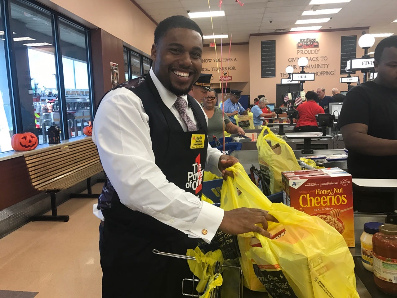 Helping To Bag Hunger In Port Richmond Star News Jason Dawkins Helps Bag Groceries At The Rite Of Aramingo Avenue During S Help Hunger Event On Wednesday Sept 20