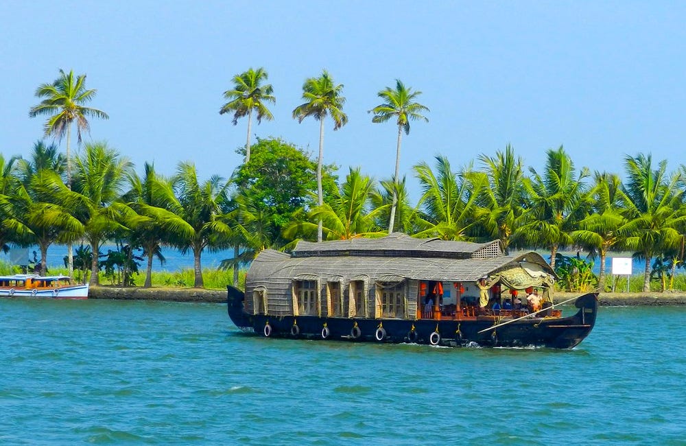 Enticing Kerala Houseboat Packages for Cruise along Kerala Backwaters