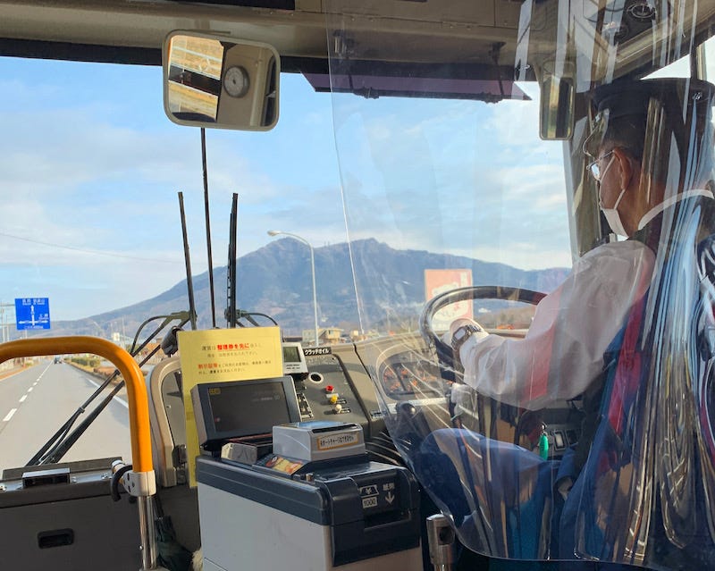 A bus heads towards Ibaraki Prefecture’s Mt. Tsukuba