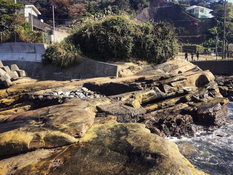 The point where Kamakura’s Wakae Island (or Wakaejima in Japanese) connected to the shore