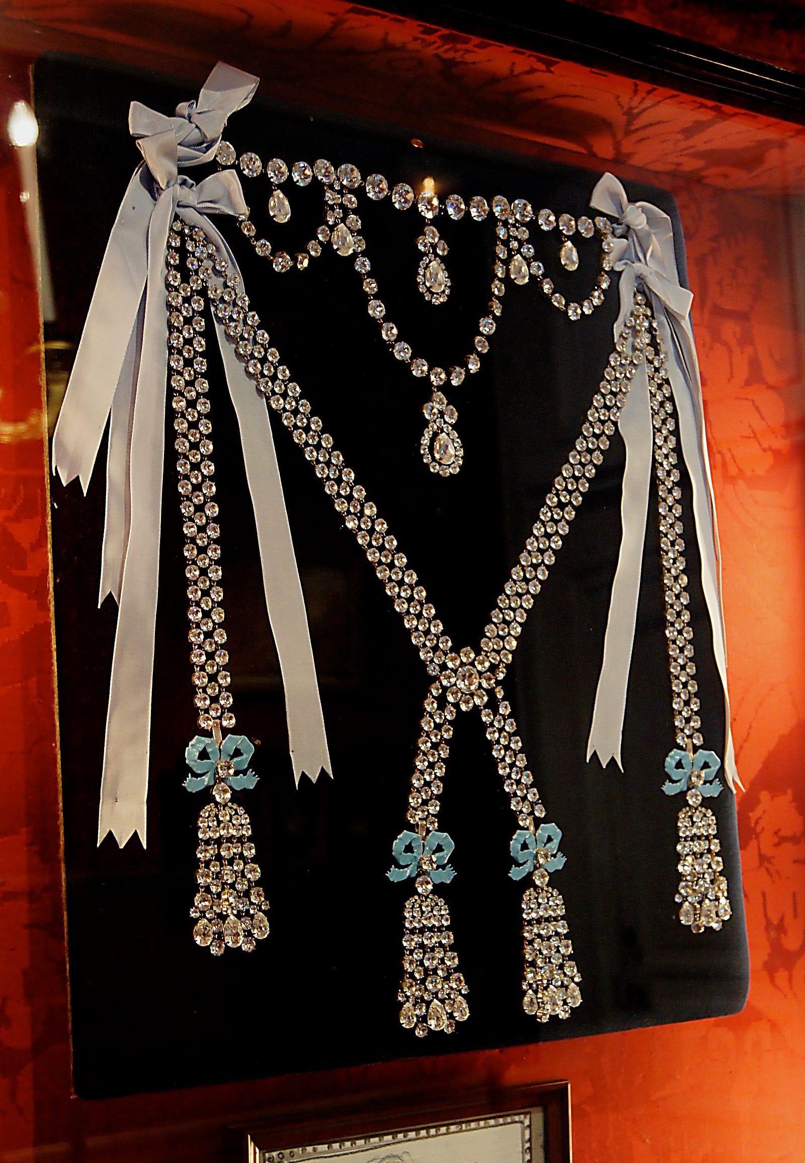 the-affair-of-the-diamond-necklace-vinit-mehta-medium