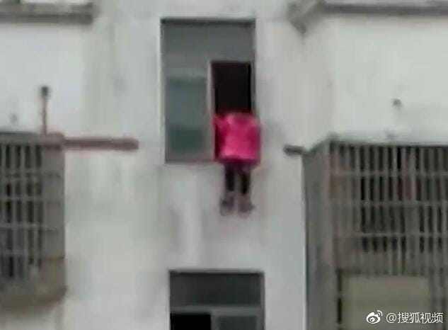 12 Year Old Girl Jumps From 15th Floor After Not Finishing Her Homework