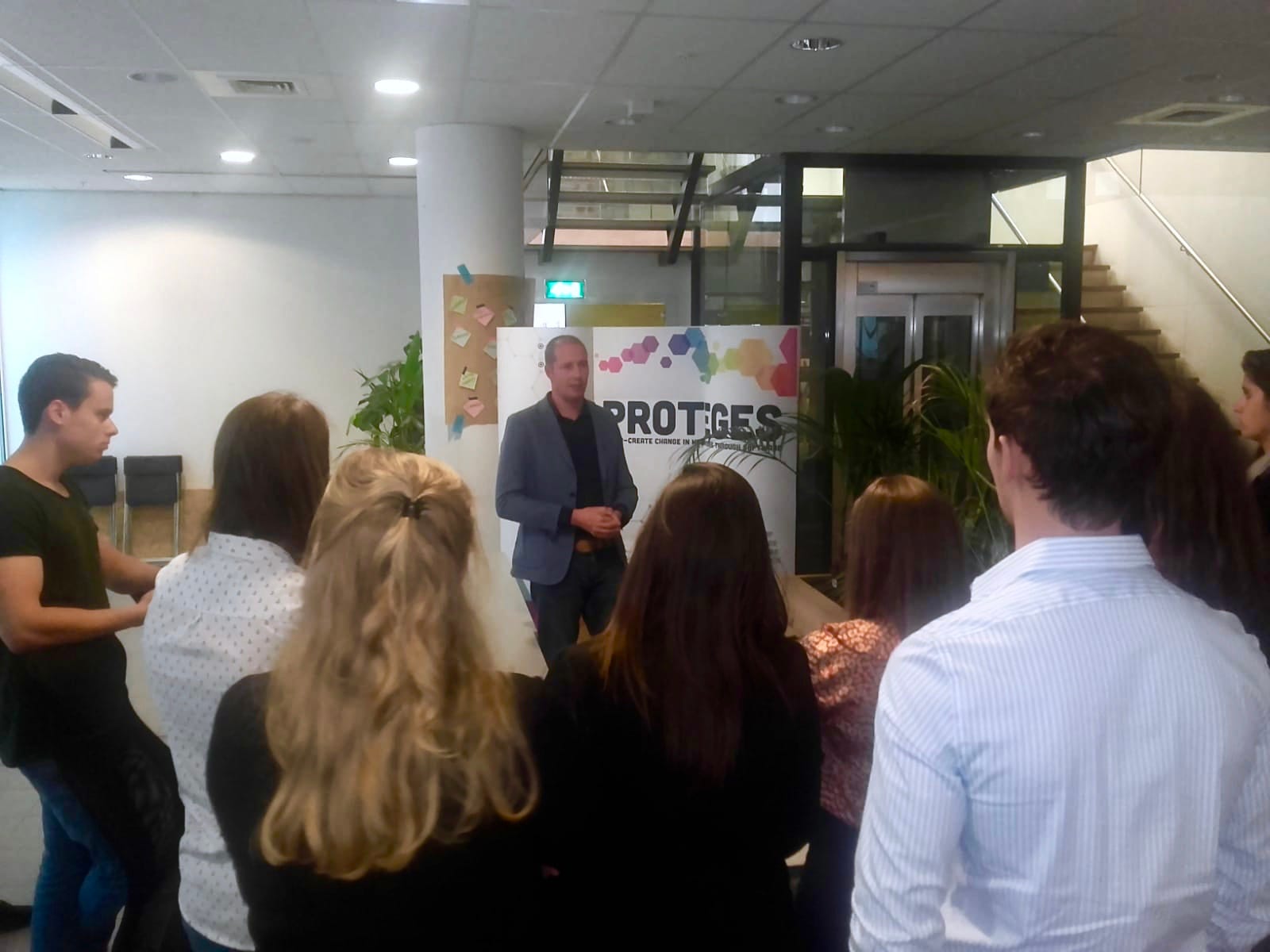 Edwin Klesman pitching Proteges at Qeske Maastricht