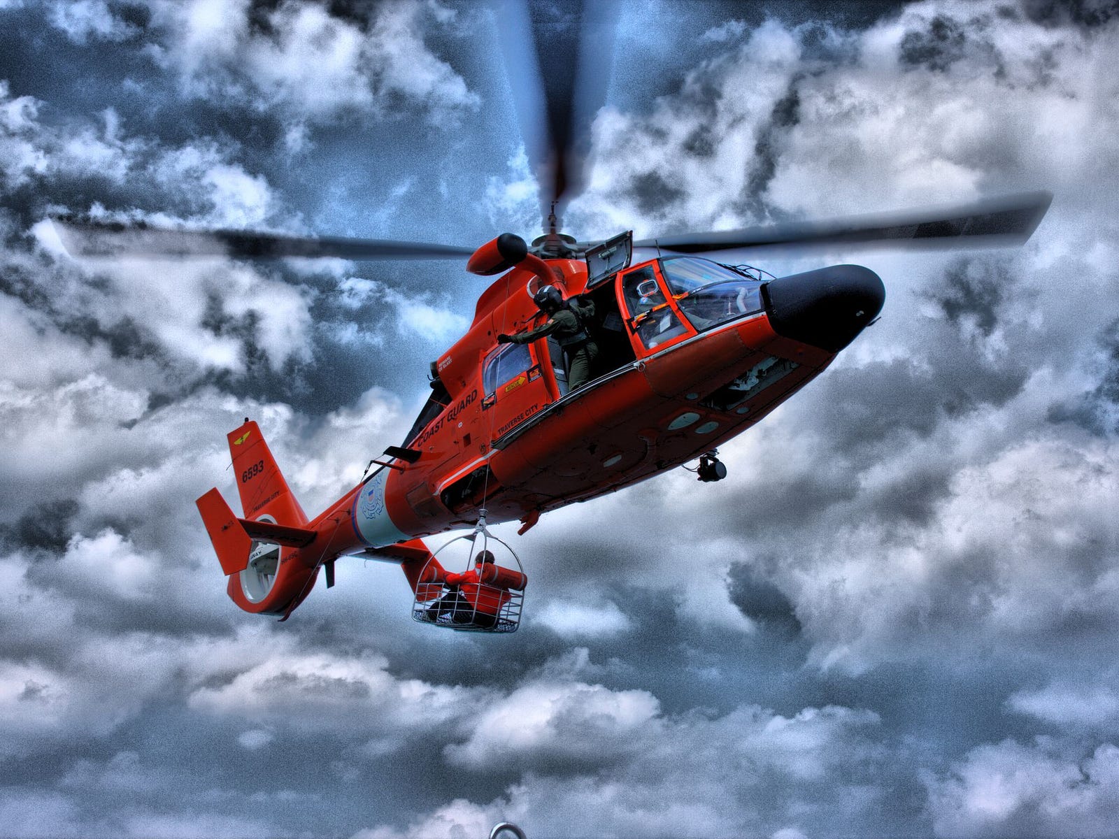 rescue-heroes-coast-guard-helicopter-pilots-homeland-security-medium