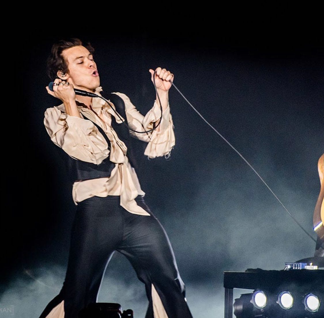 My Definitive Ranking of Harry Styles’ 2018 Tour Outfits