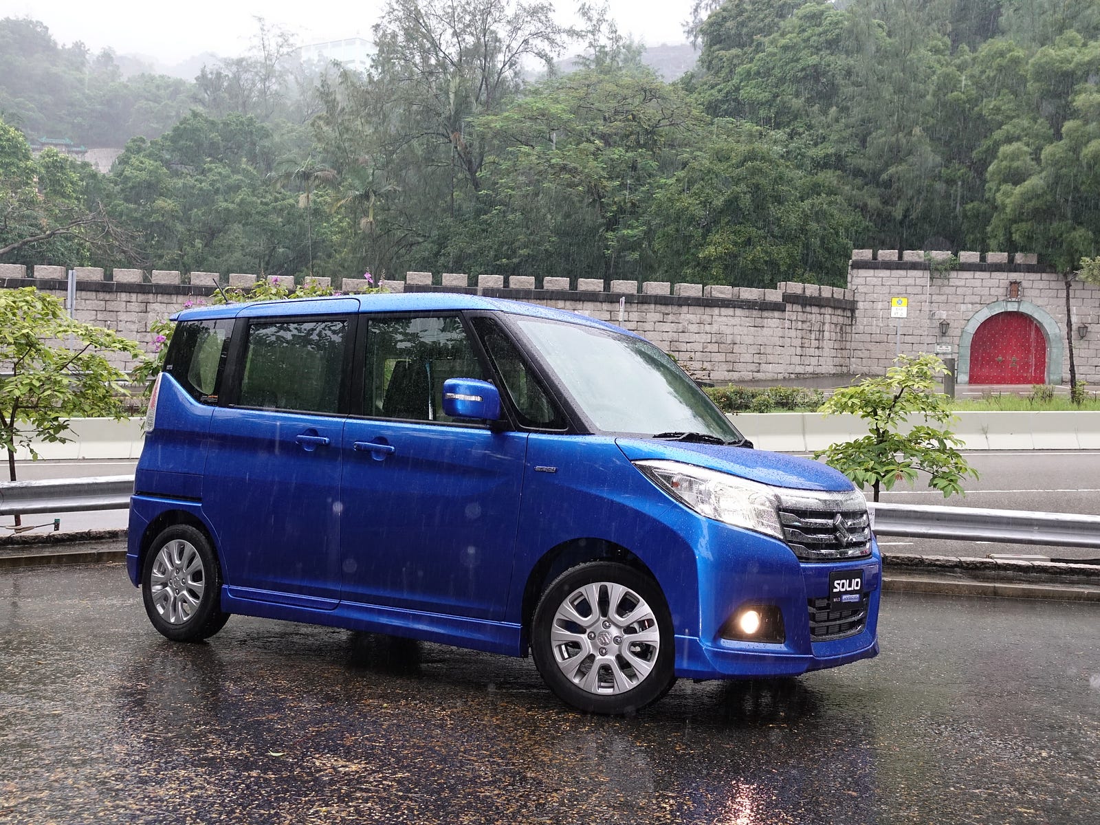 Suzuki solio hybrid