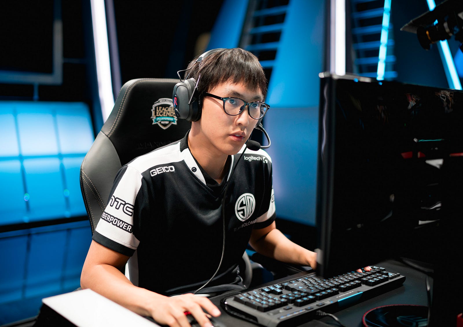 League of Legends Doublelift Returns to Team SoloMid