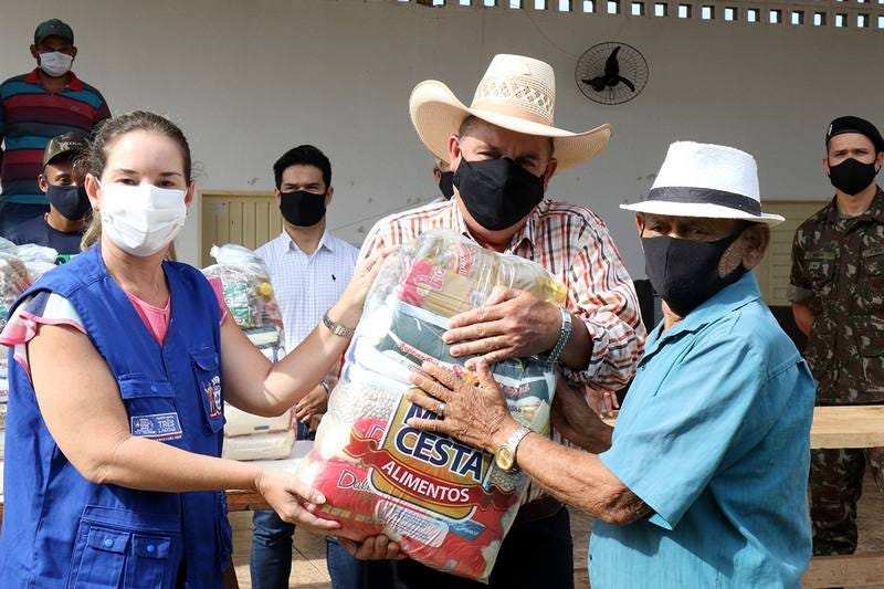 Empresário olimpiense promove arrecadação de brinquedos e alimentos para  serem doados neste natal - Voz Olimpiense