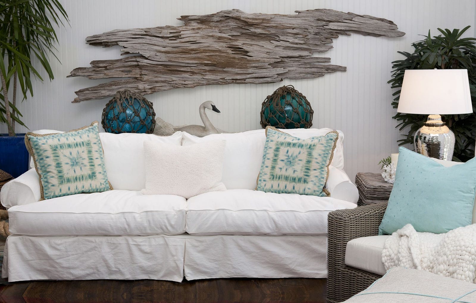 Embellishing Your Home Decor With Driftwood Wall Art